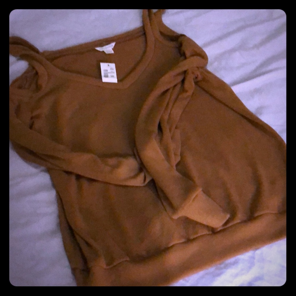 Open shoulder long sleeve shirt